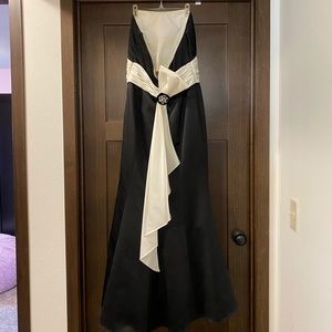 Davids Bridal Mermaid style dress